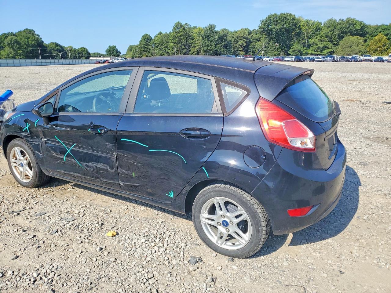 2019 Ford Fiesta Se - Image 2