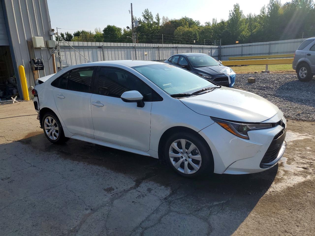 2025 Toyota Corolla Le - Image 4