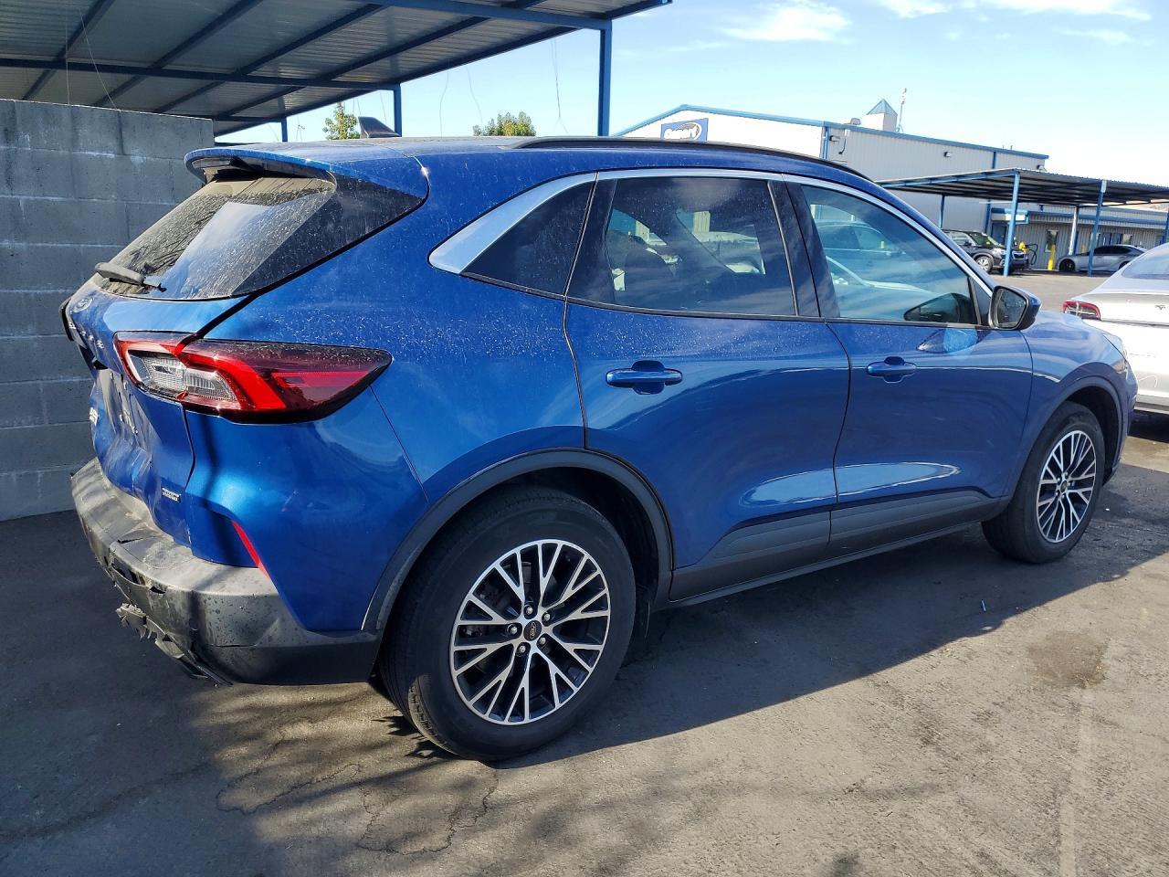 2023 Ford Escape - Image 3