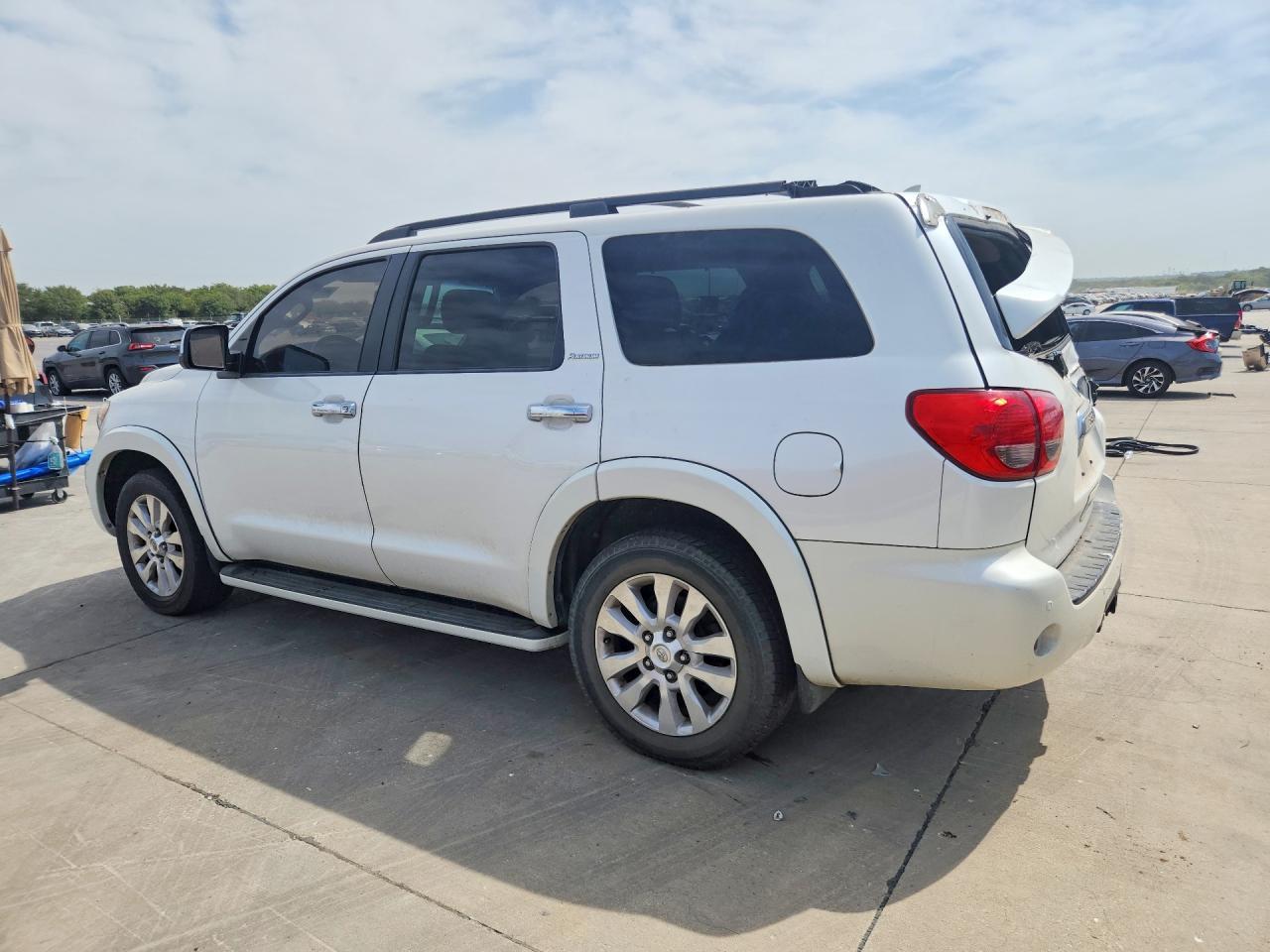2016 Toyota Sequoia Platinum - Image 2