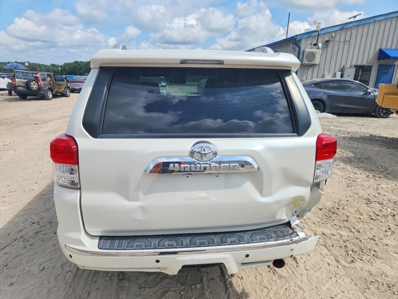 2011 Toyota 4Runner Sr5 - Image 6