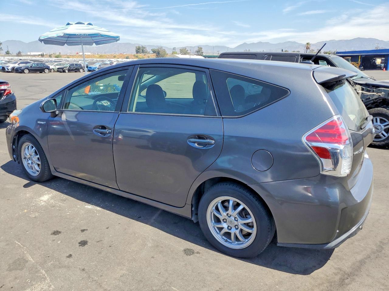 2015 Toyota Prius V Three - Фото 2