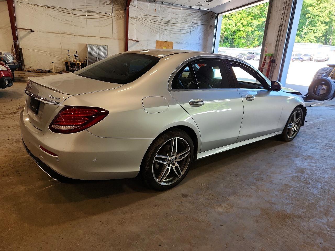 2019 Mercedes-Benz E 300 4Matic - Фото 3