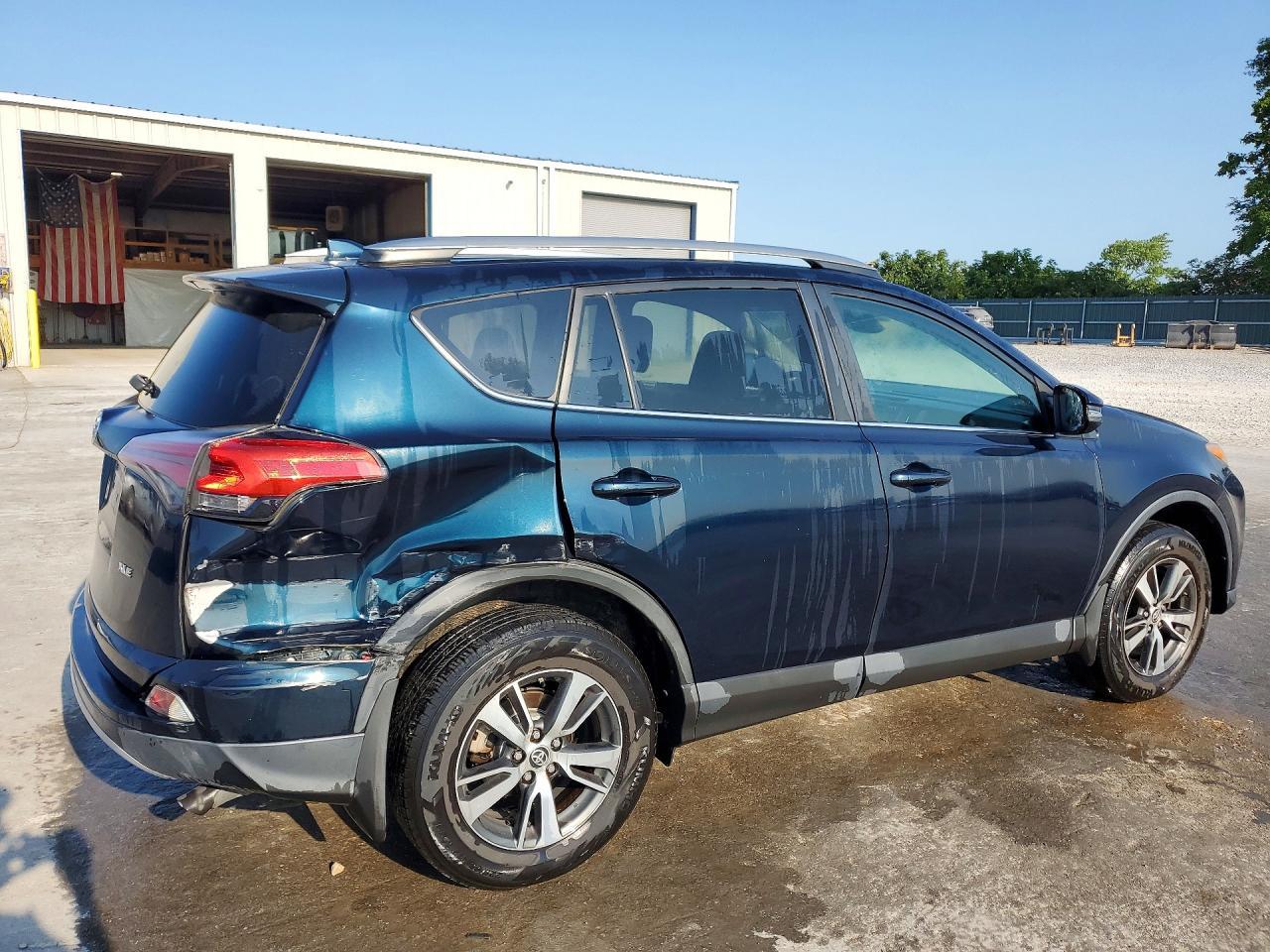 2018 Toyota Rav4 Xle - Image 3