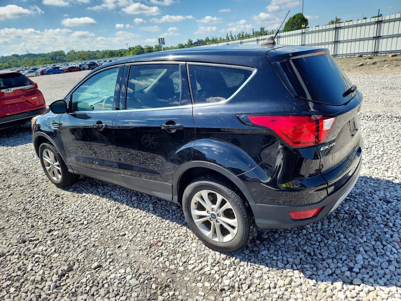 2019 Ford Escape Se - Фото 2