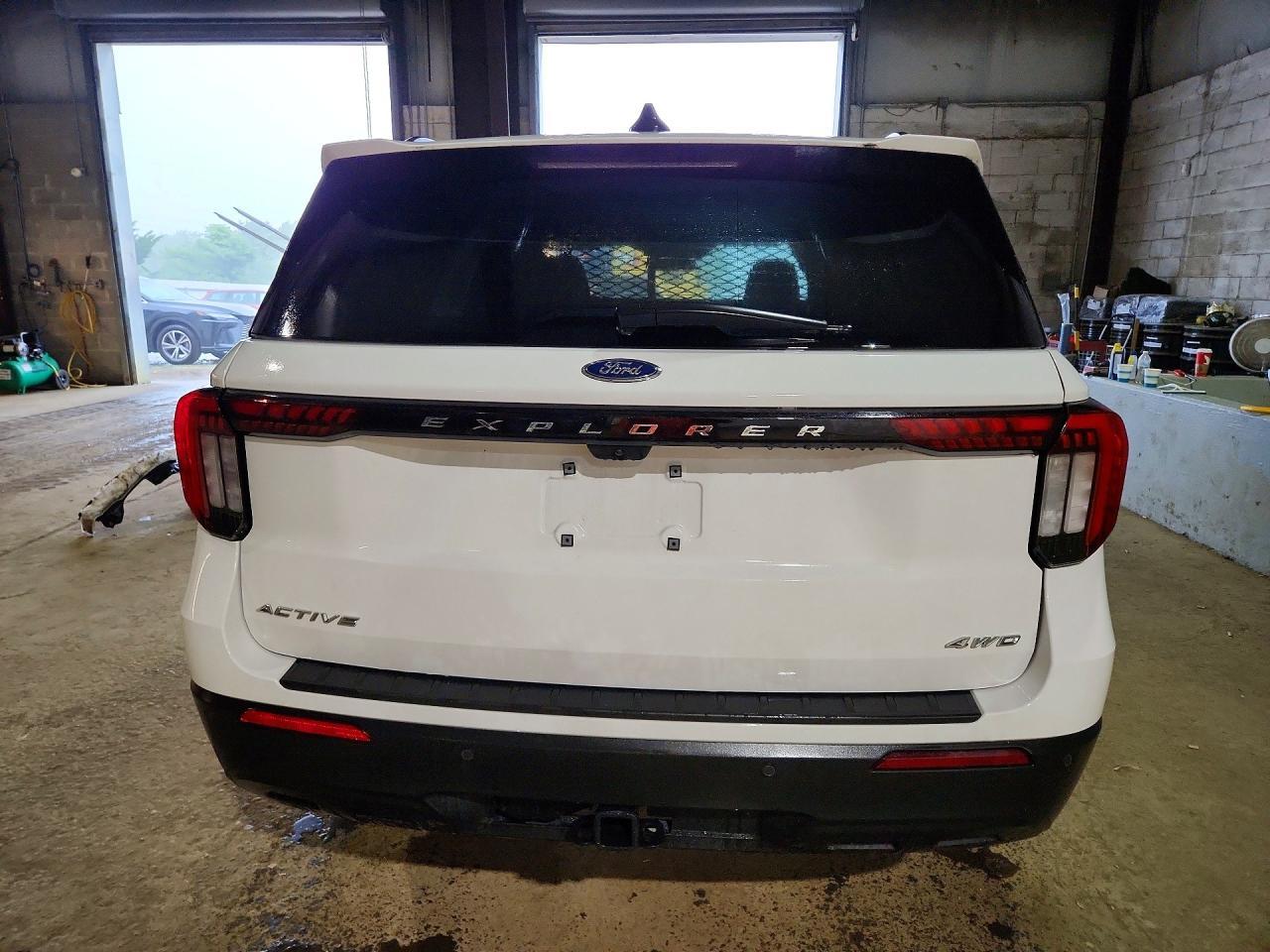 2025 Ford Explorer Active - Фото 6