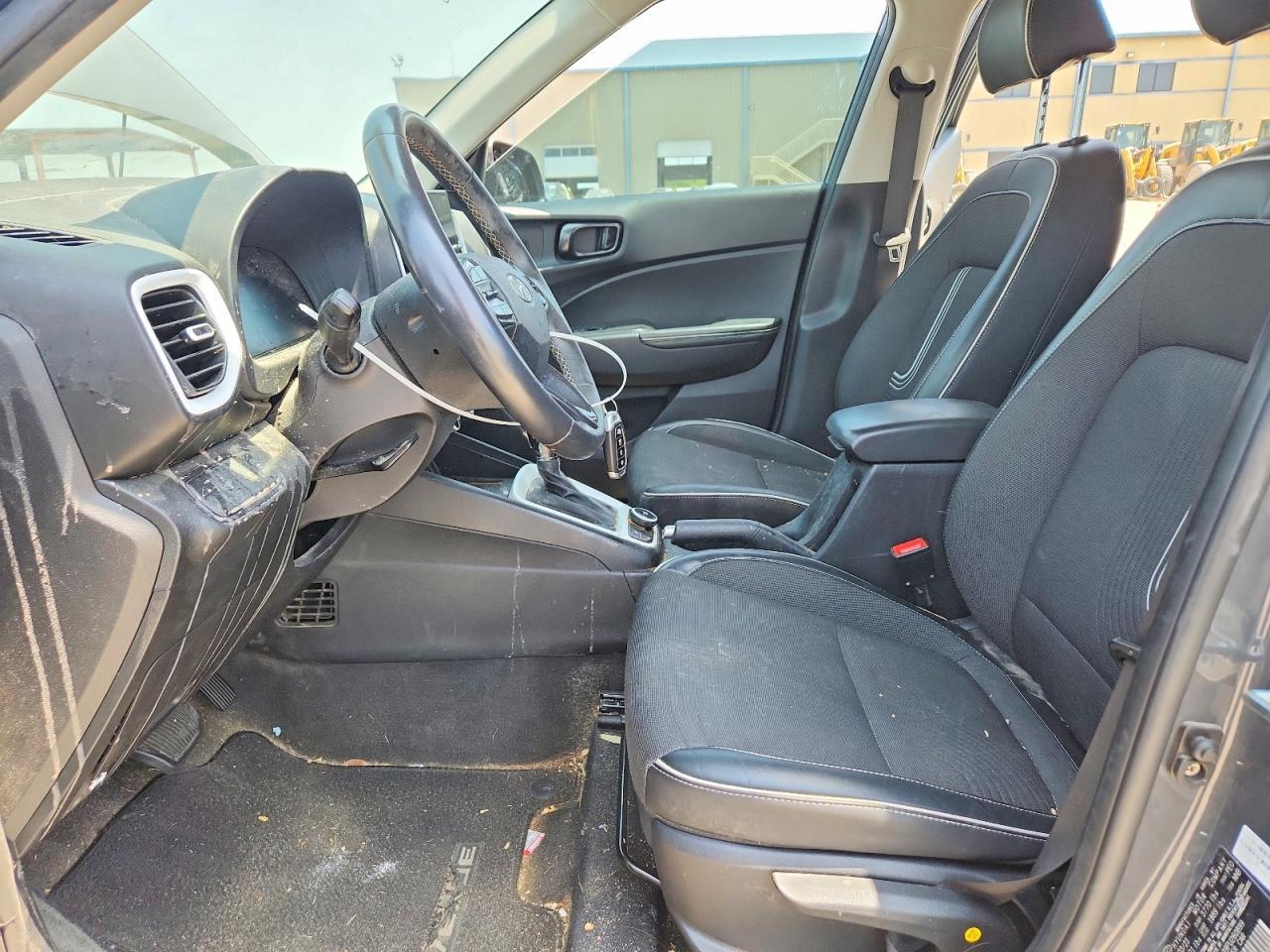 2023 Hyundai Venue Limited - Image 7
