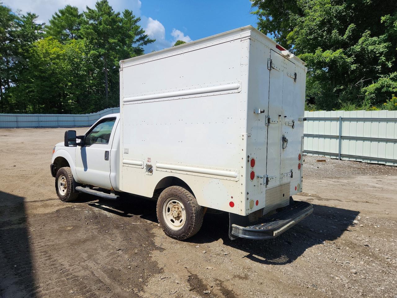 2015 Ford F250 Super Duty - Фото 2