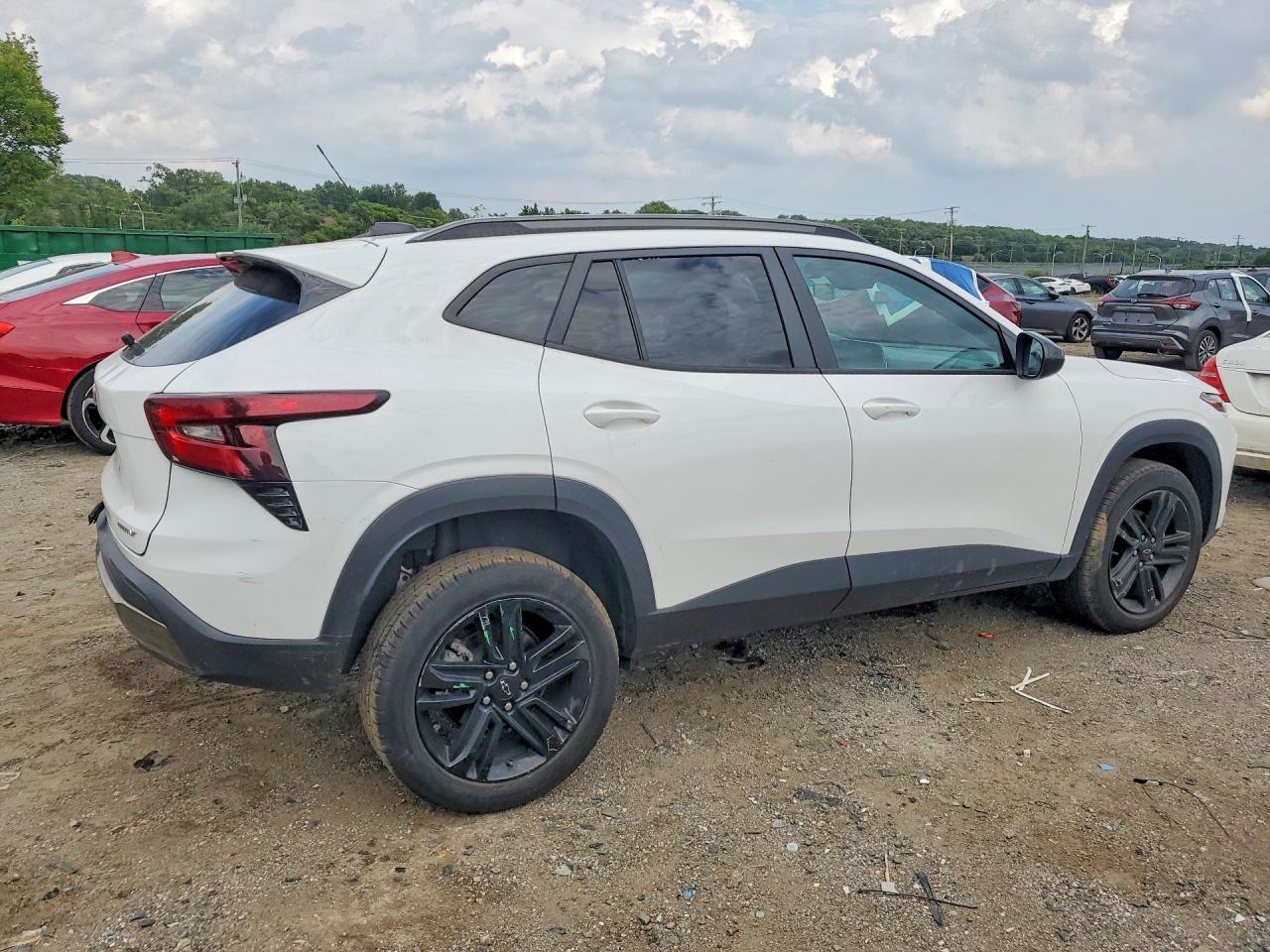 2024 Chevrolet Trax Activ - Image 3