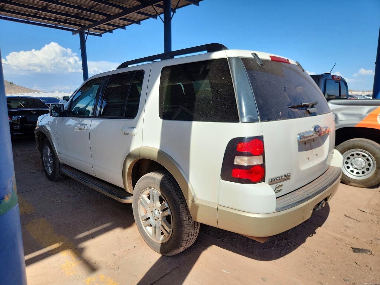 2010 Ford Explorer Eddie Bauer - Image 2