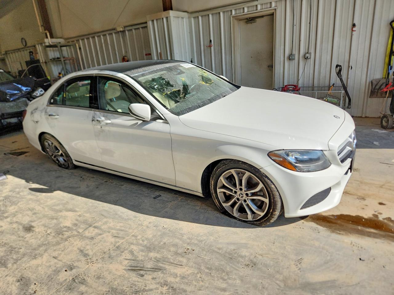 2016 Mercedes-Benz C 300 4Matic - Фото 4