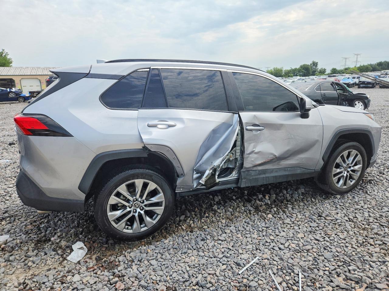 2023 Toyota Rav4 Xle Premium - Image 3