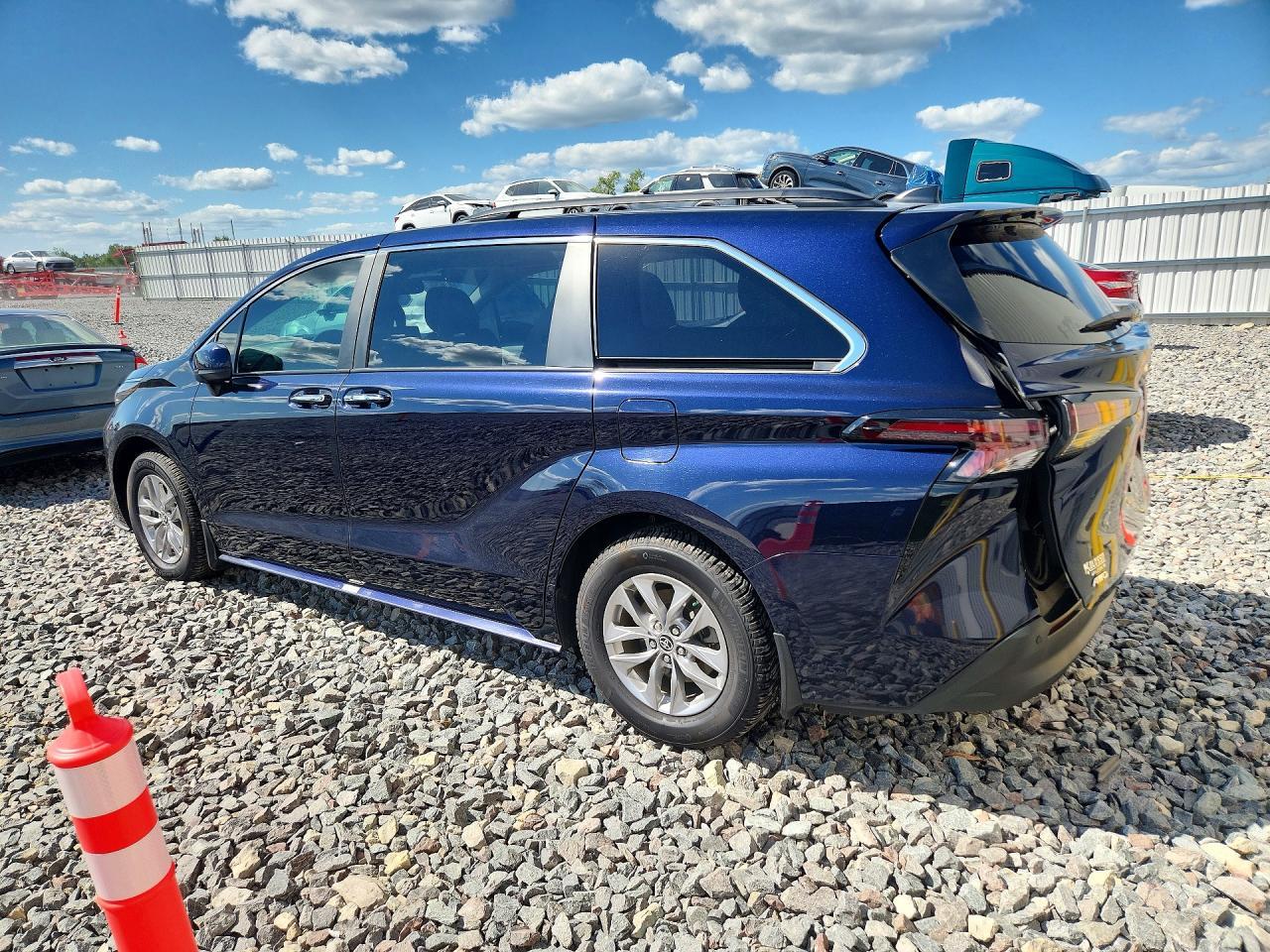 2024 Toyota Sienna Xle 7-Passenger - Фото 2