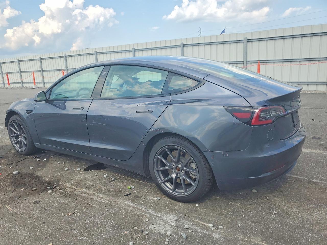 2022 Tesla Model 3 - Фото 2
