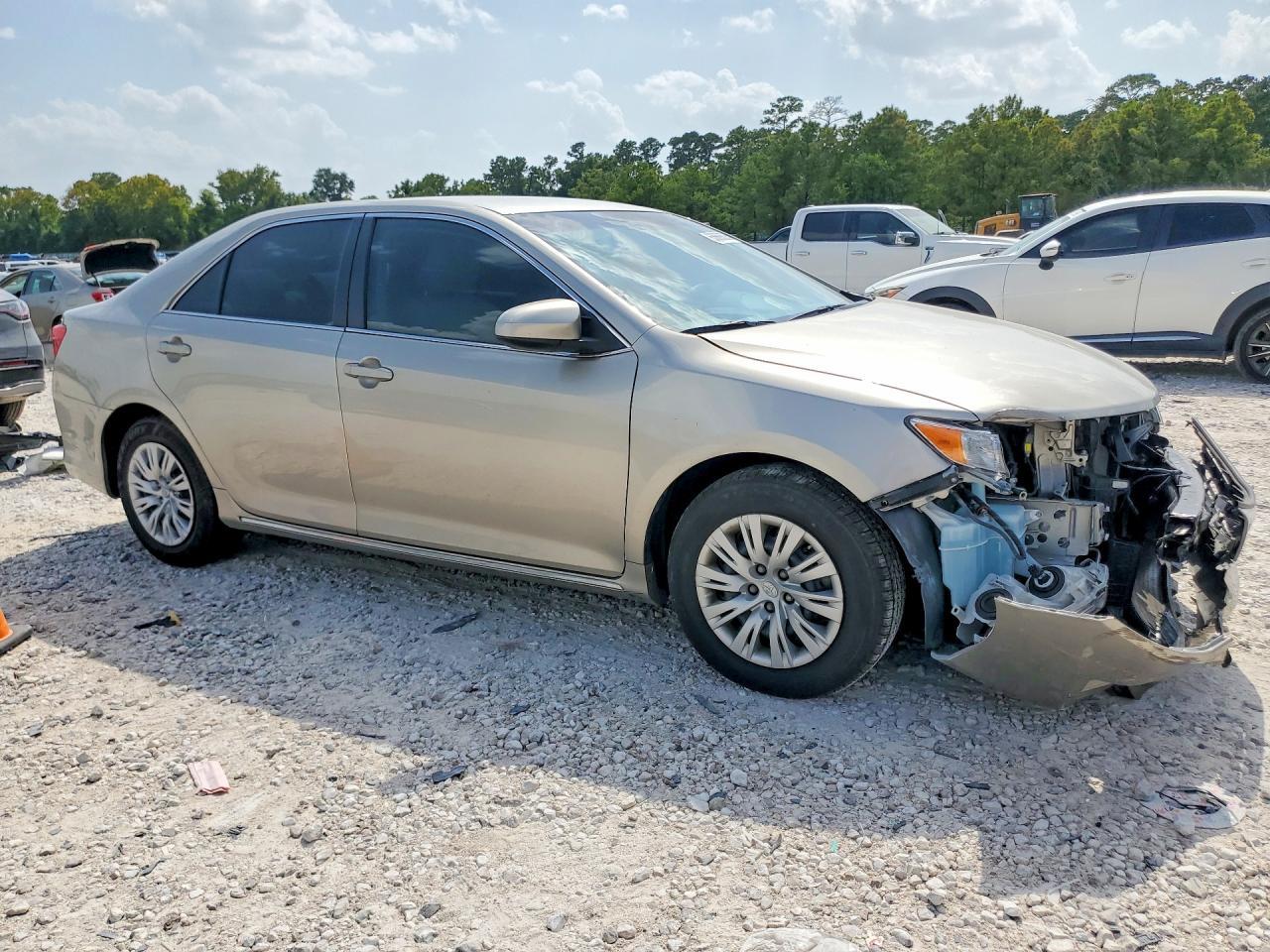 2014 Toyota Camry Le - Фото 4