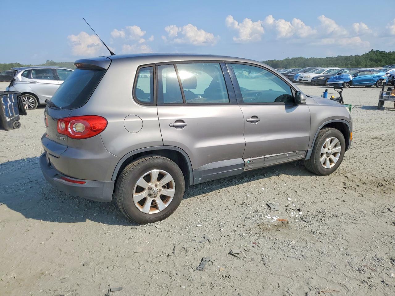 2010 Volkswagen Tiguan S - Фото 3