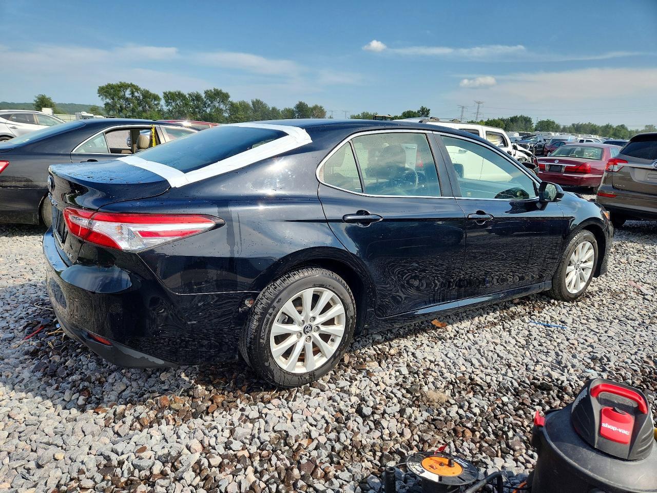 2018 Toyota Camry Le - Фото 3