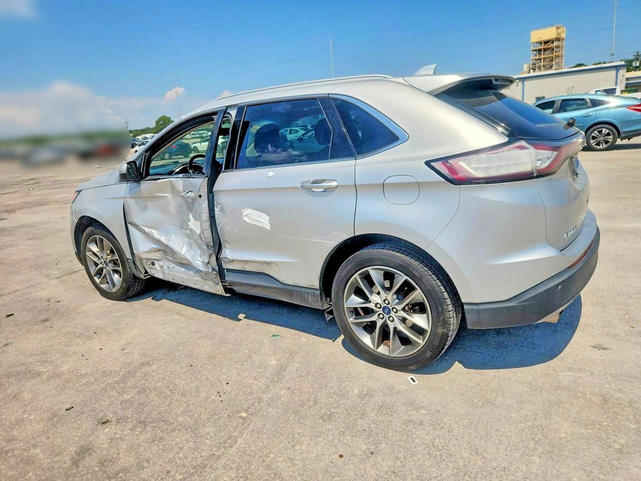2015 Ford Edge Titanium - Image 2