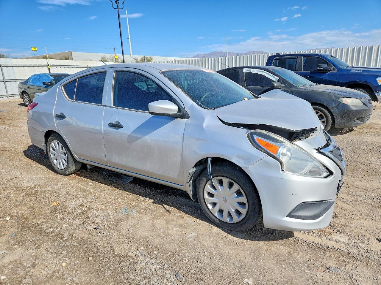 2017 Nissan Versa 1.6 S Plus - Image 4