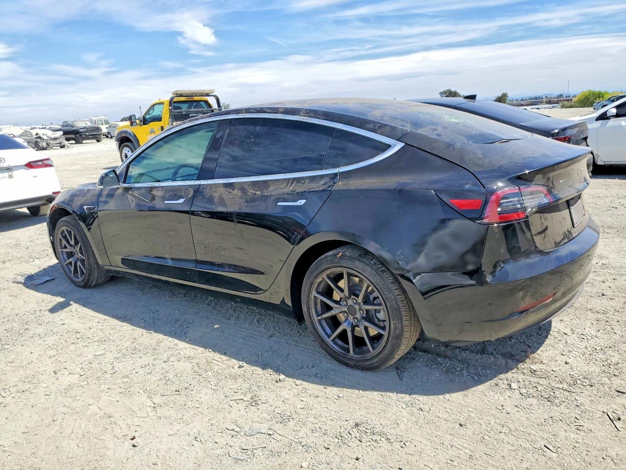 2020 Tesla Model 3 - Фото 2