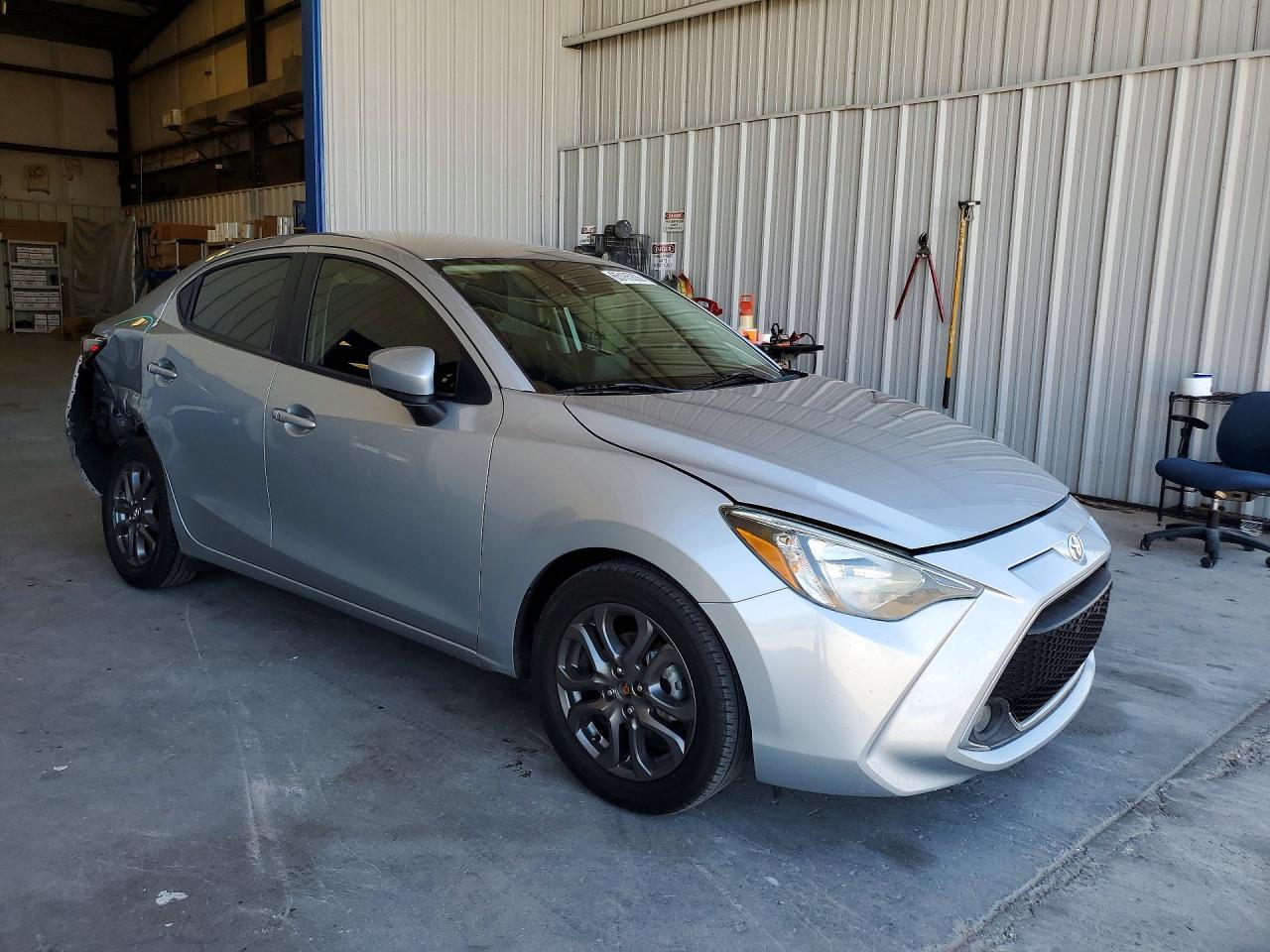 2020 Toyota Yaris Le - Фото 4
