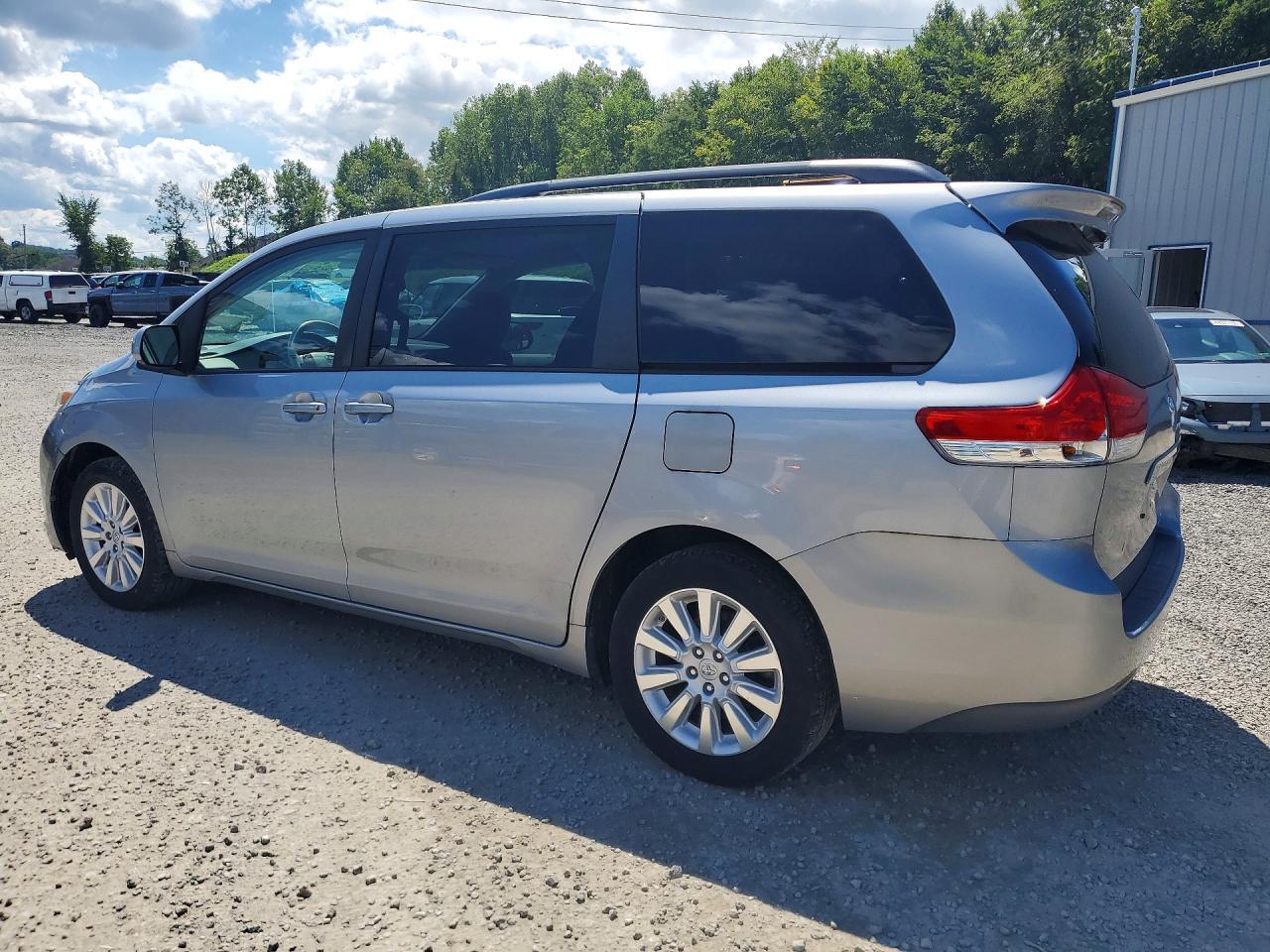 2014 Toyota Sienna Le - Фото 2