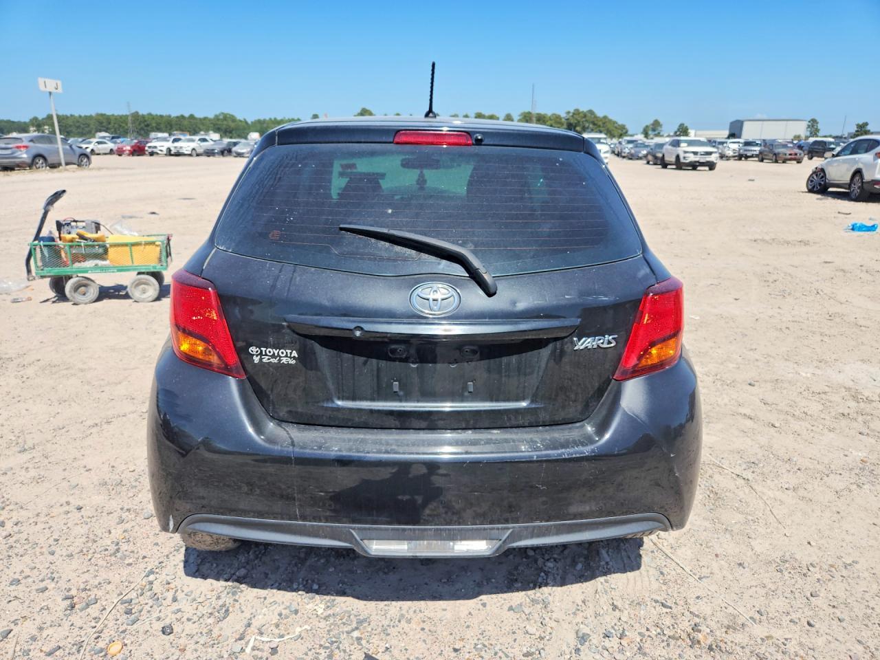 2015 Toyota Yaris 3-Door L - Фото 6