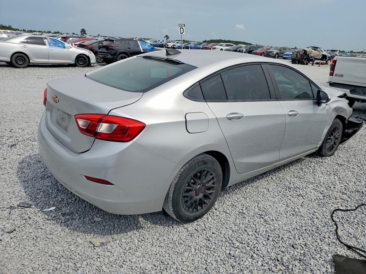 2018 Chevrolet Cruze Ls - Image 3