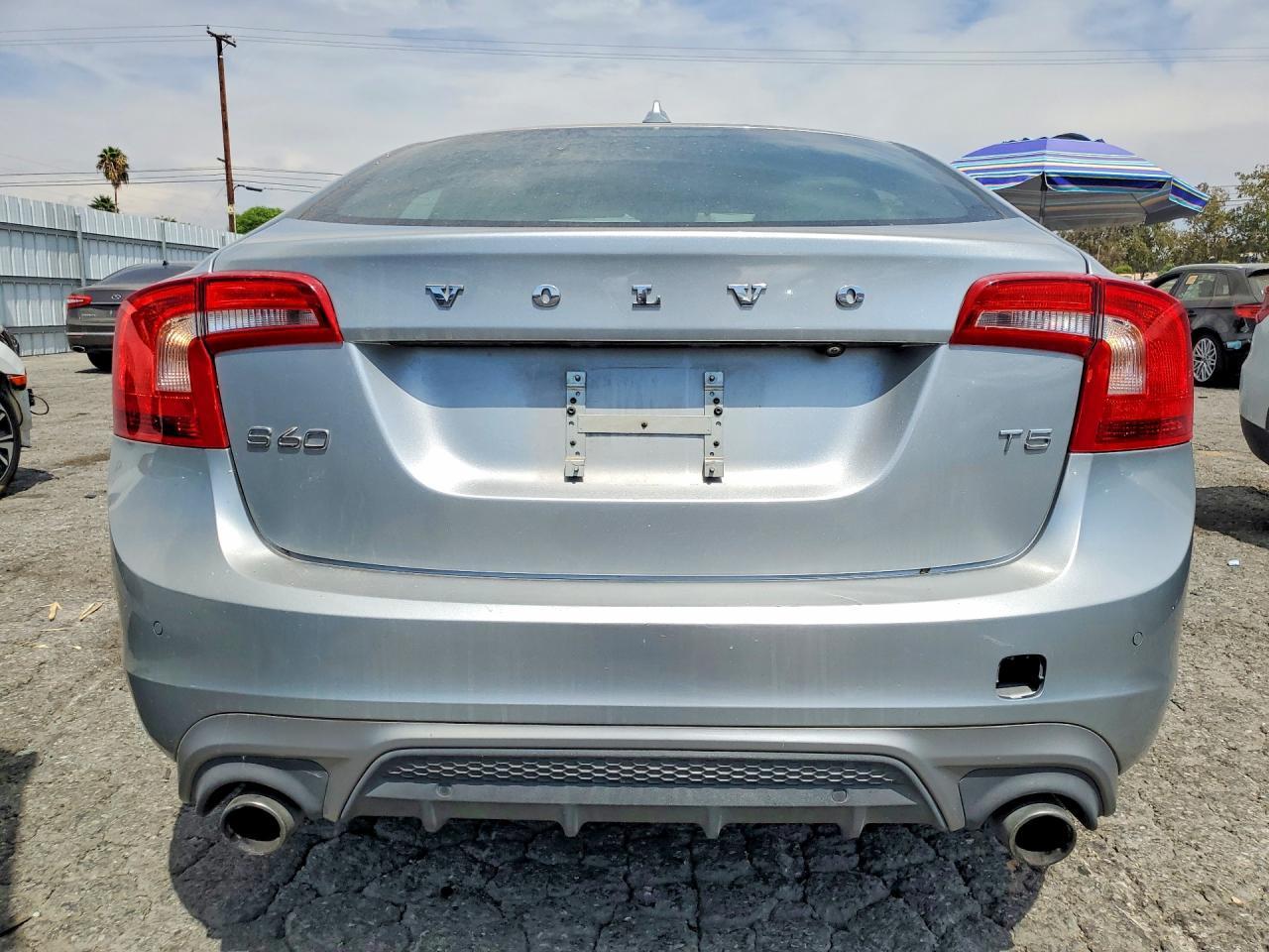 2017 Volvo S60 - Image 6