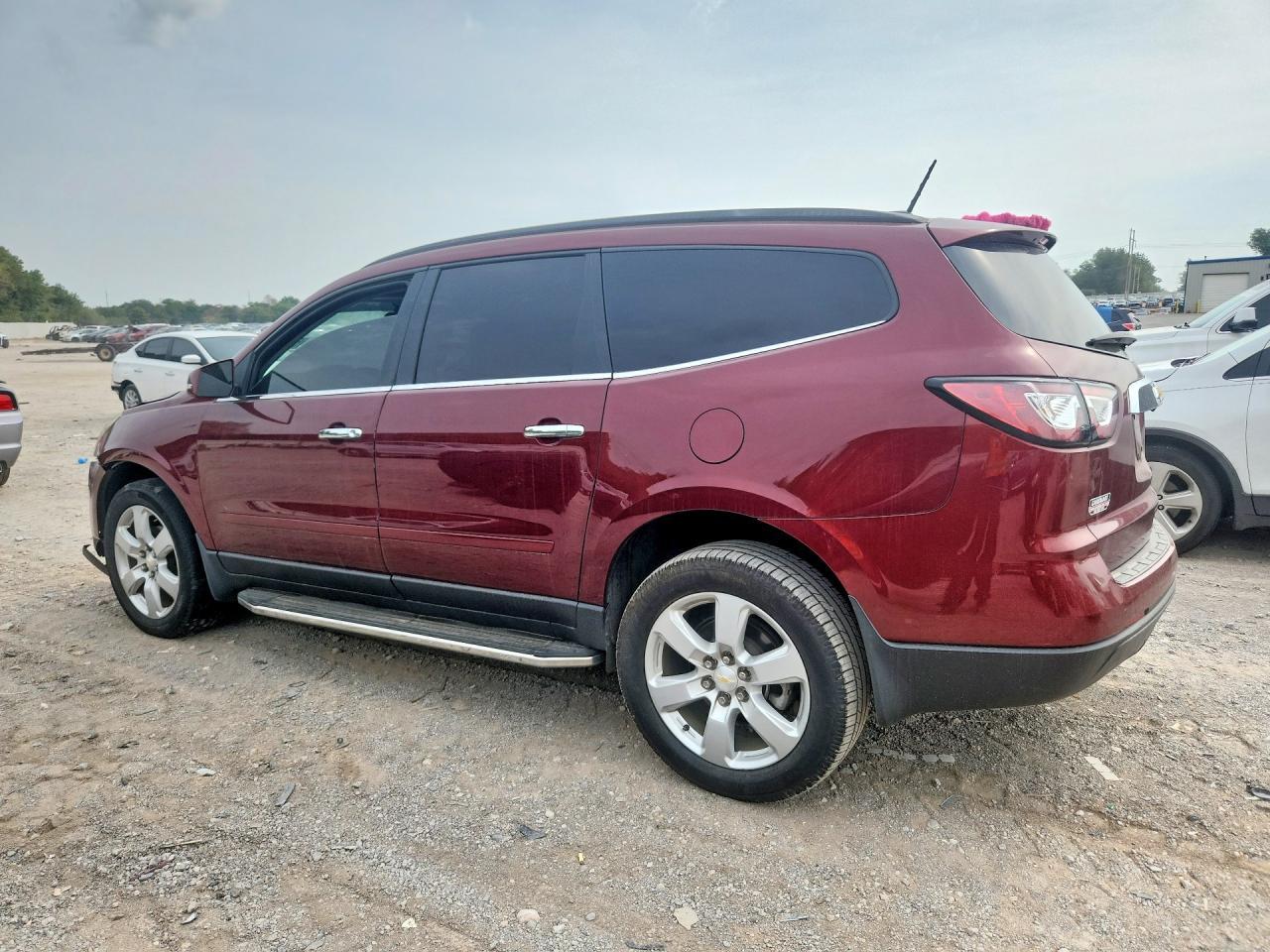2016 Chevrolet Traverse Lt - Фото 2