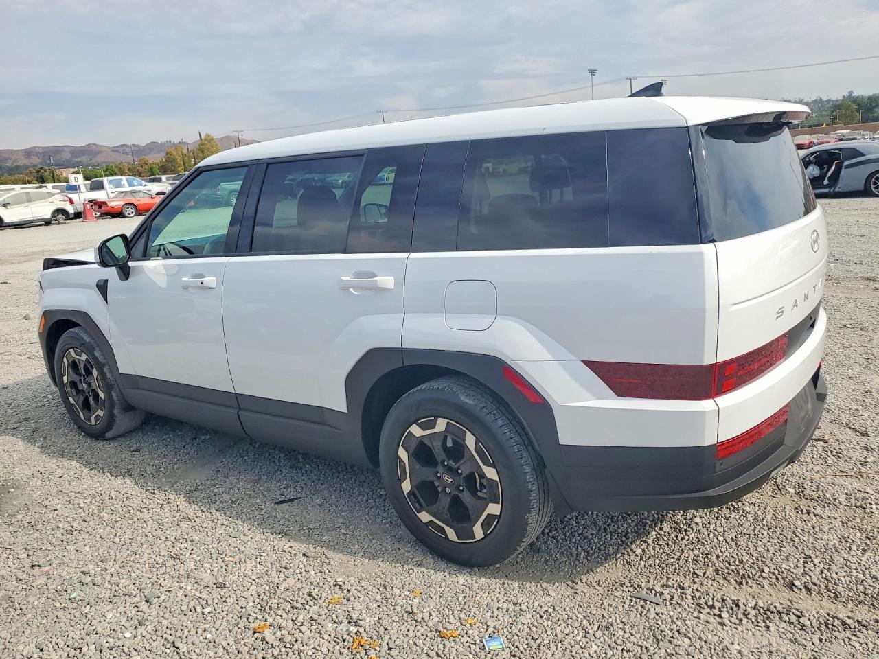 2025 Hyundai Santa Fe Se - Image 2