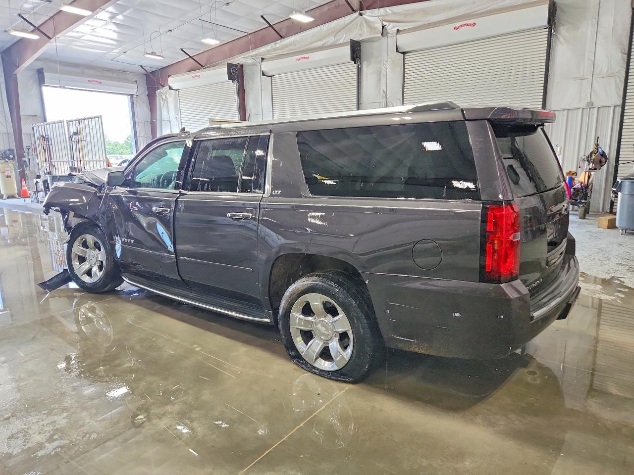 2016 Chevrolet Suburban K1500 Ltz - Image 2