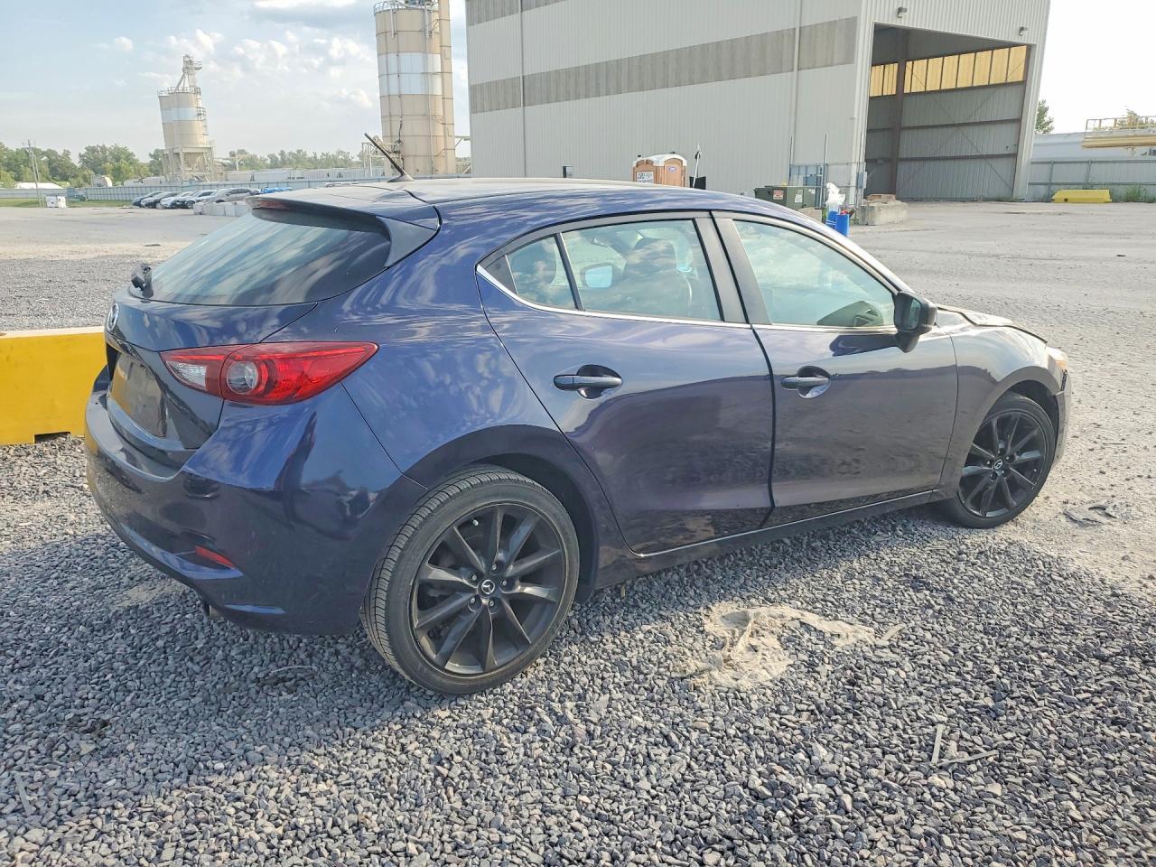 2018 Mazda 3 Touring - Фото 3