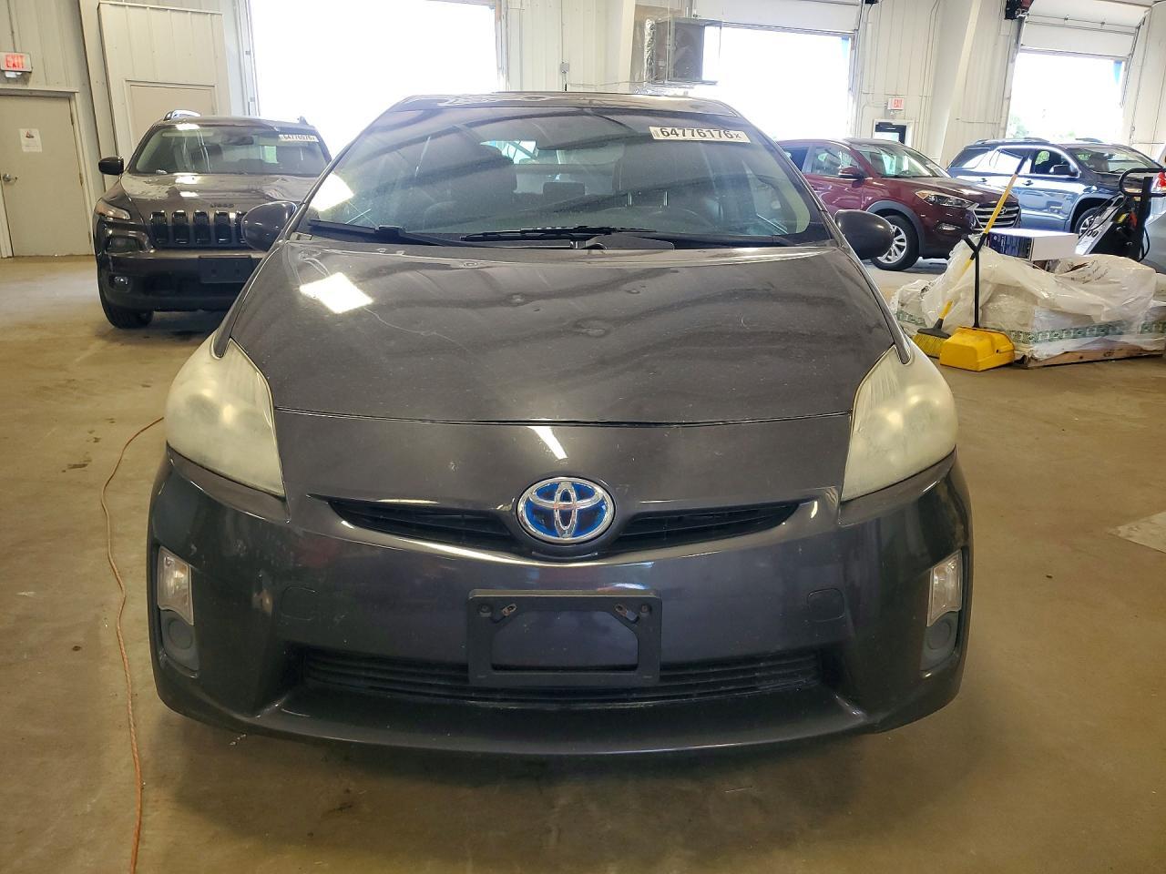 2011 Toyota Prius Three - Фото 5