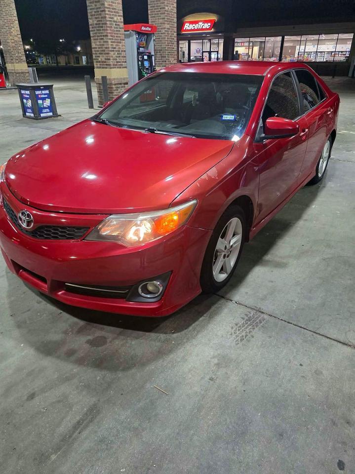 2014 Toyota Camry Se - Image 2