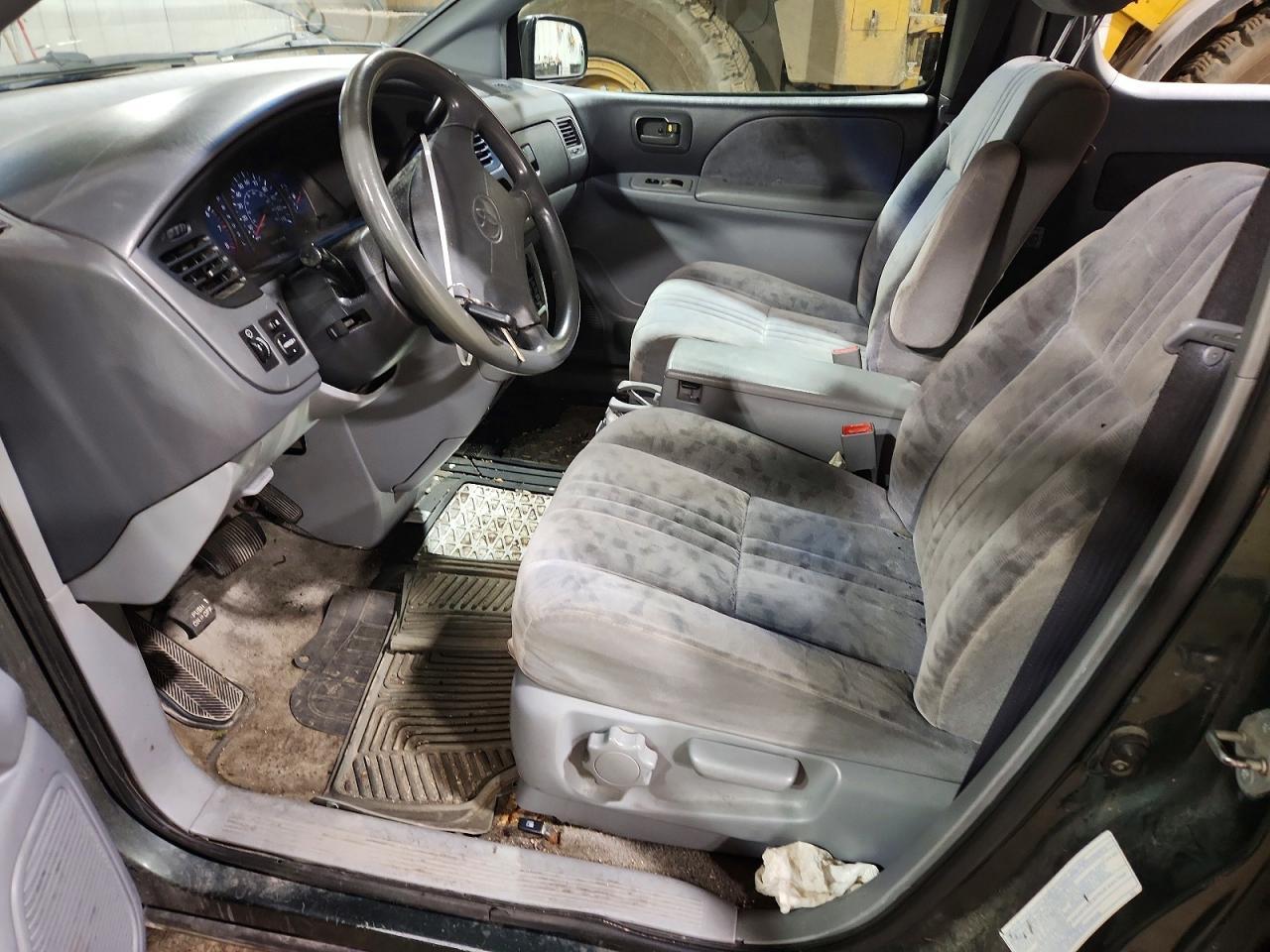 2002 Toyota Sienna Le - Image 7