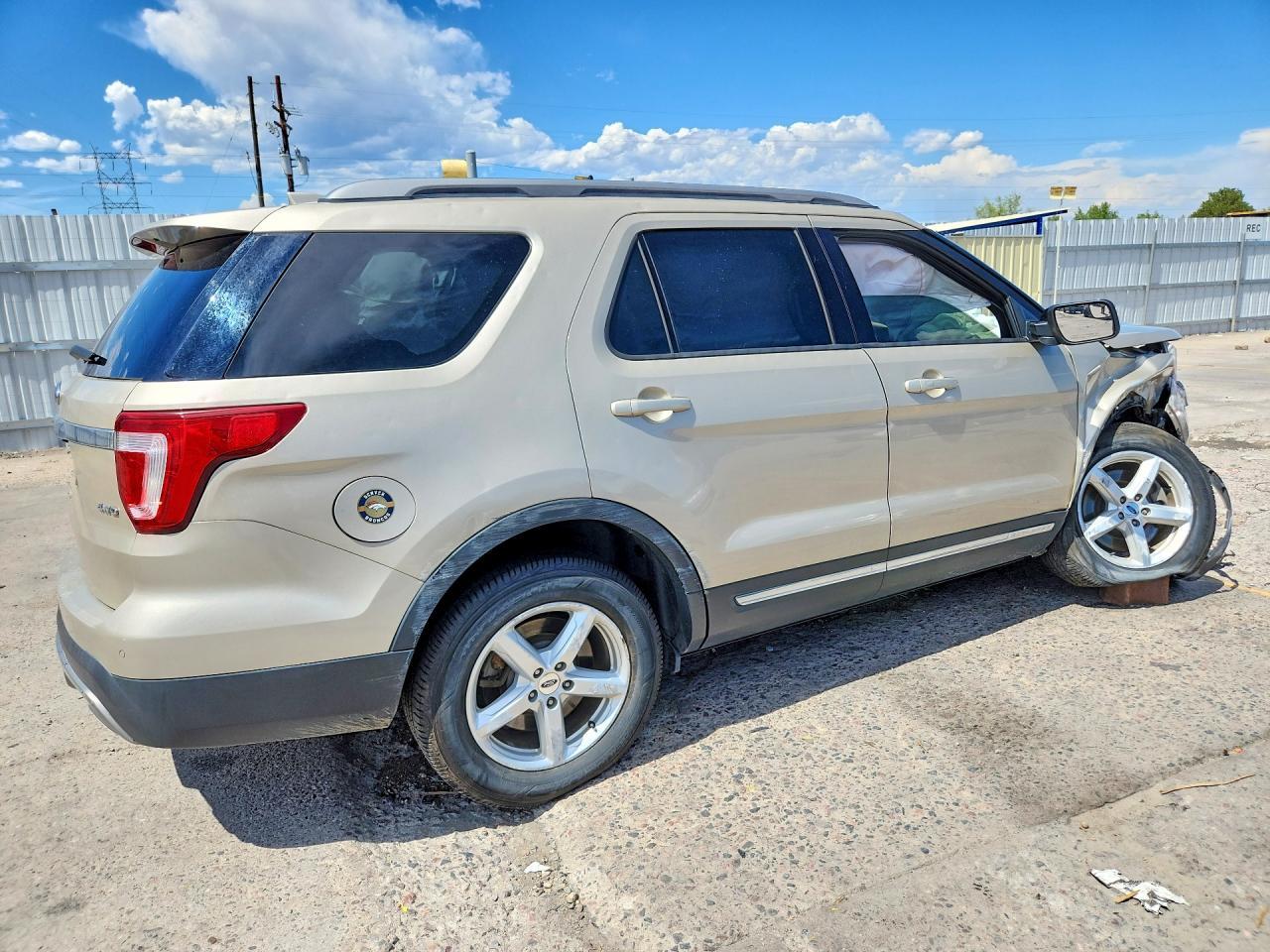 2017 Ford Explorer Xlt - Image 3