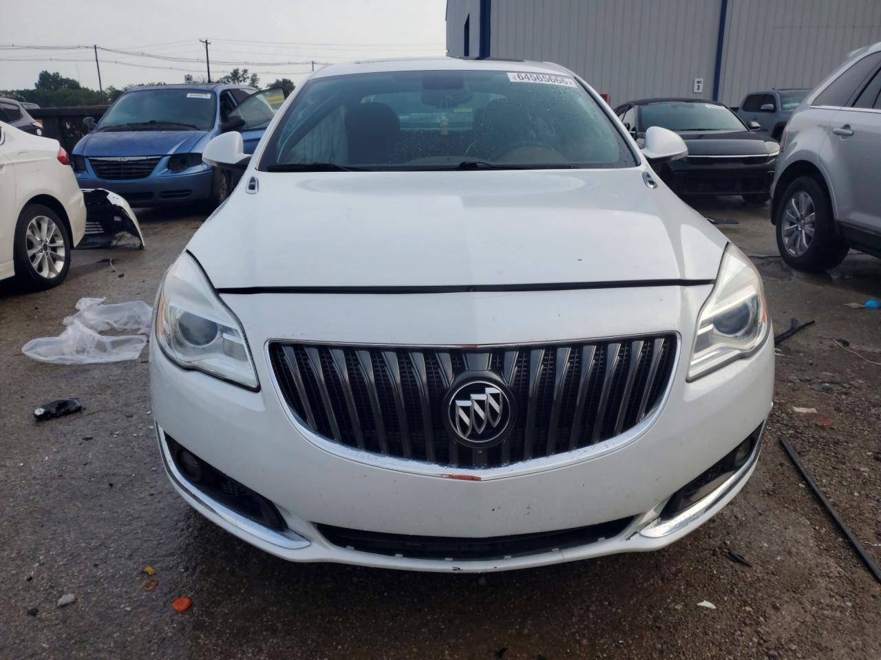 2017 Buick Regal Sport Touring - Image 5