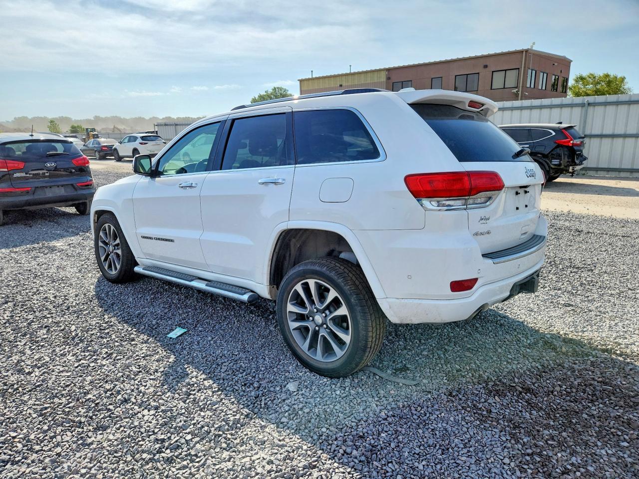 2017 Jeep Grand Cherokee Overland - Фото 2