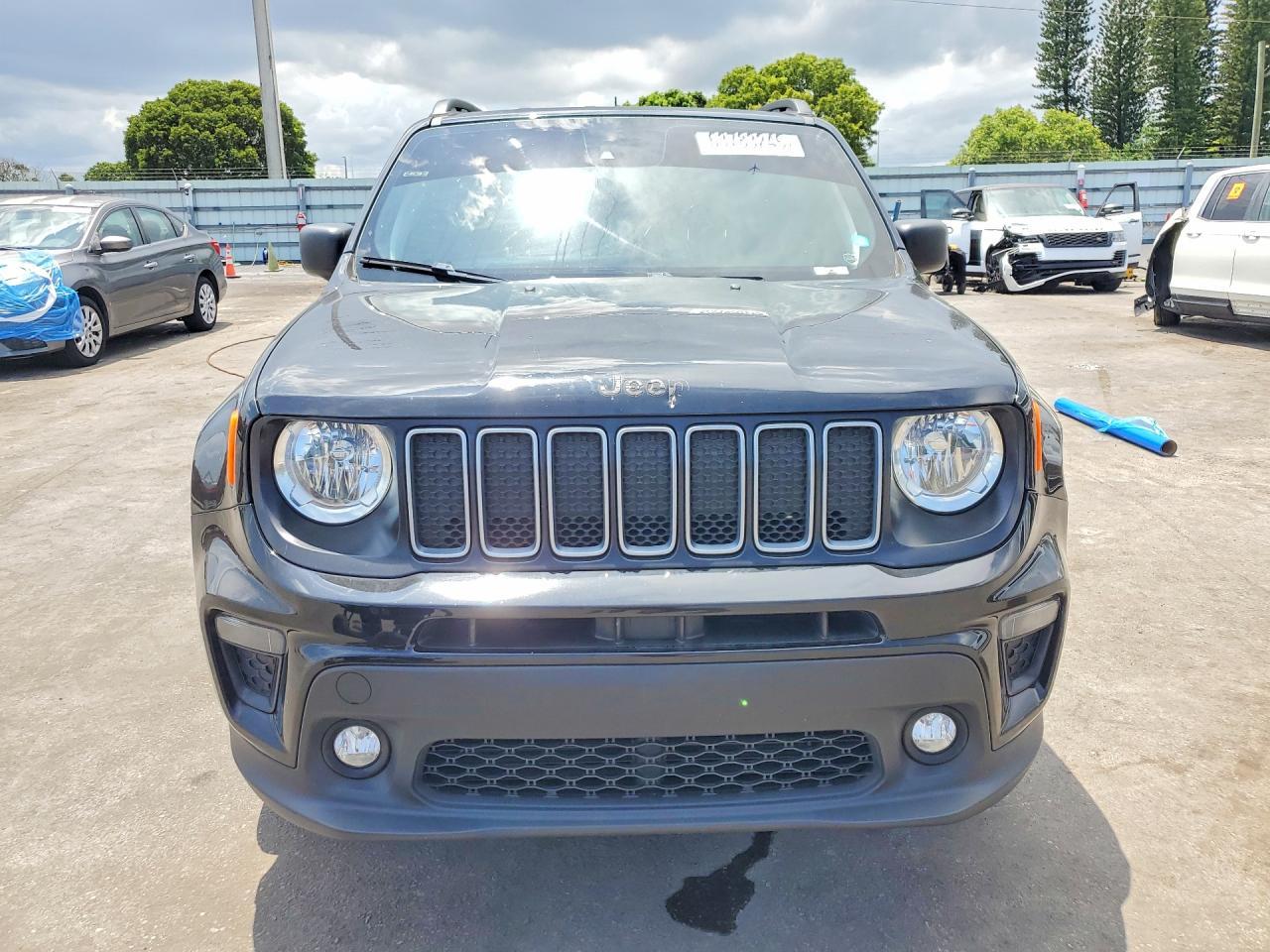 2022 Jeep Renegade Latitude - Фото 5