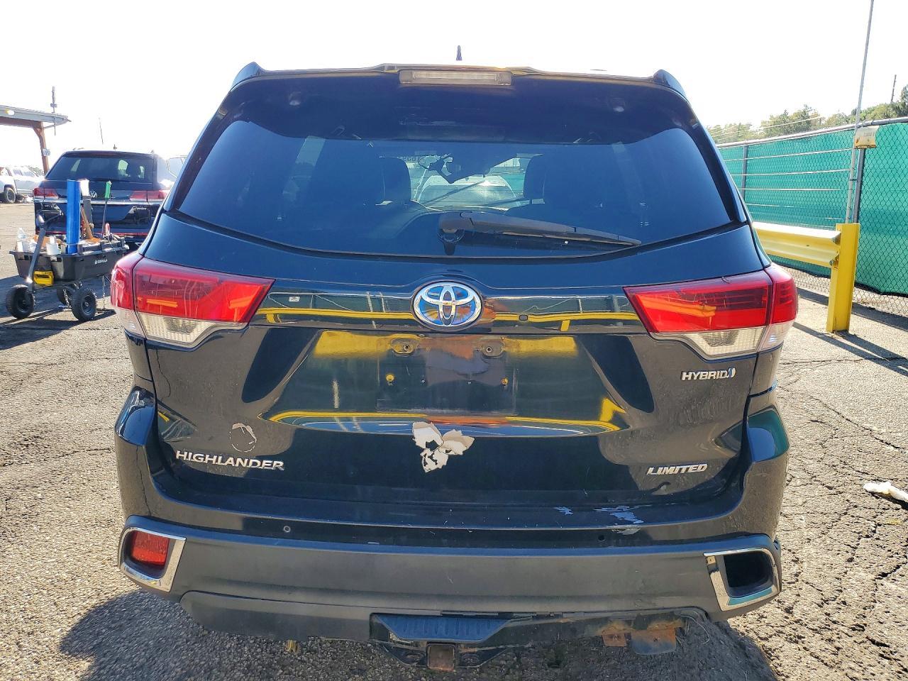 2017 Toyota Highlander Hybrid Limited - Image 6
