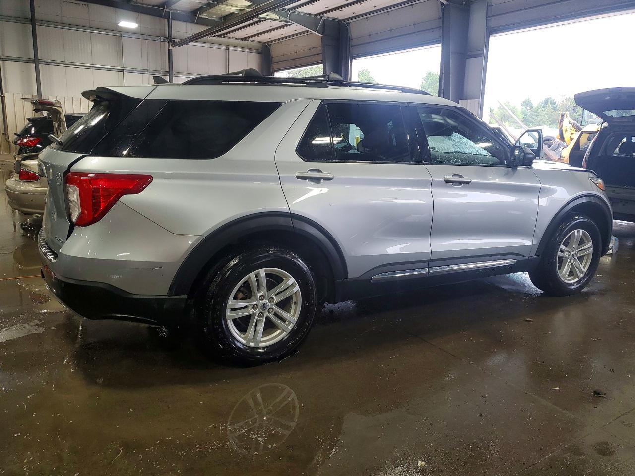 2022 Ford Explorer Xlt - Image 3