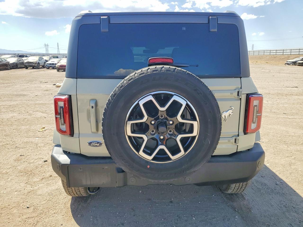 2025 Ford Bronco Outer Banks - Image 6