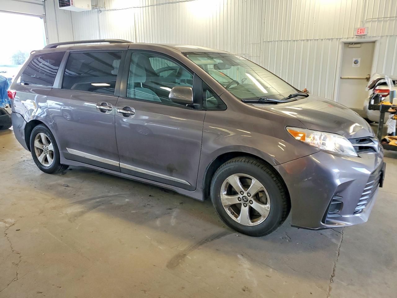 2019 Toyota Sienna Le - Image 4