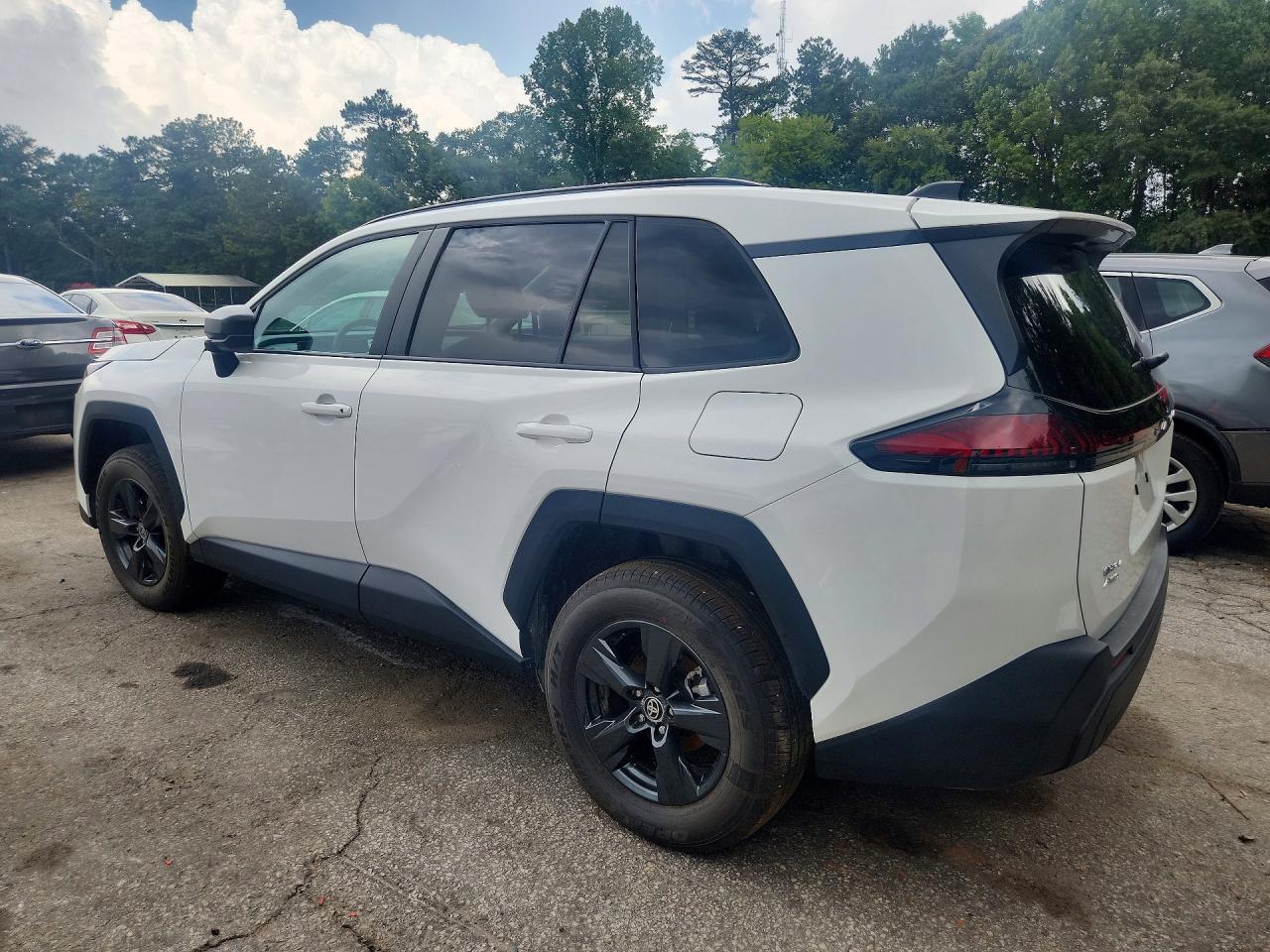 2026 Toyota Rav4 Le - Фото 2