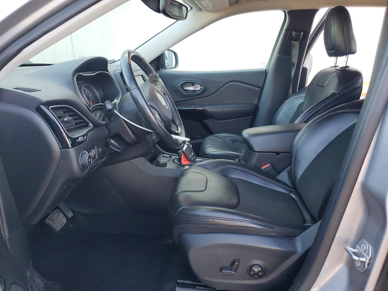 2019 Jeep Cherokee Latitude Plus - Image 7