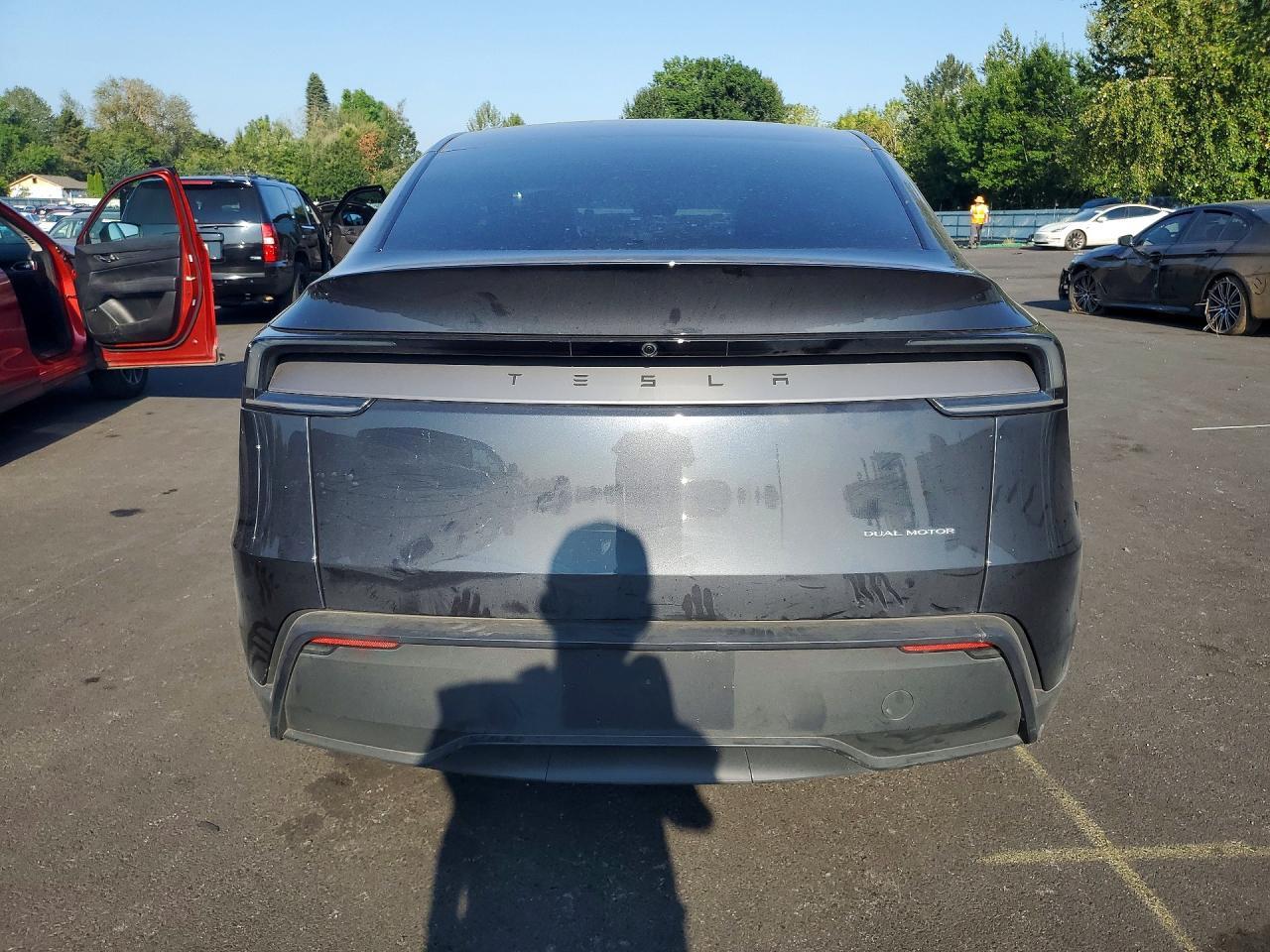 2026 Tesla Model Y - Фото 6