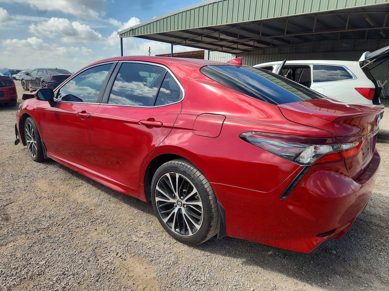 2021 Toyota Camry Se - Фото 2