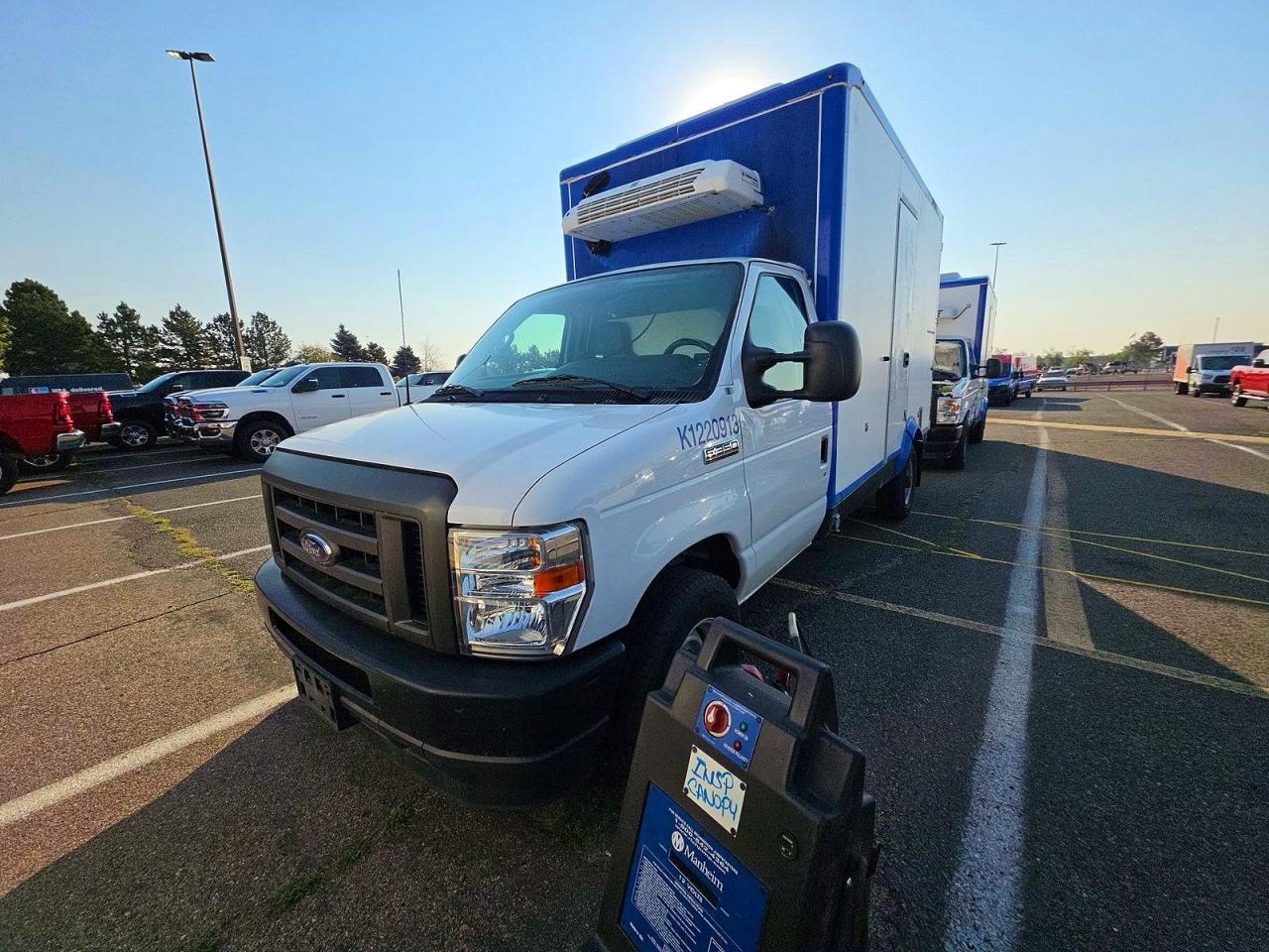 2023 Ford Econoline E350 Super Duty Cutaway Van - Фото 2