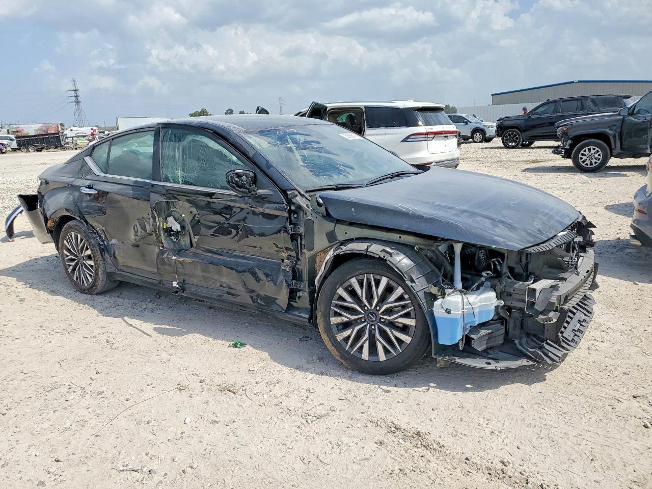 2025 Nissan Altima Sv - Image 4